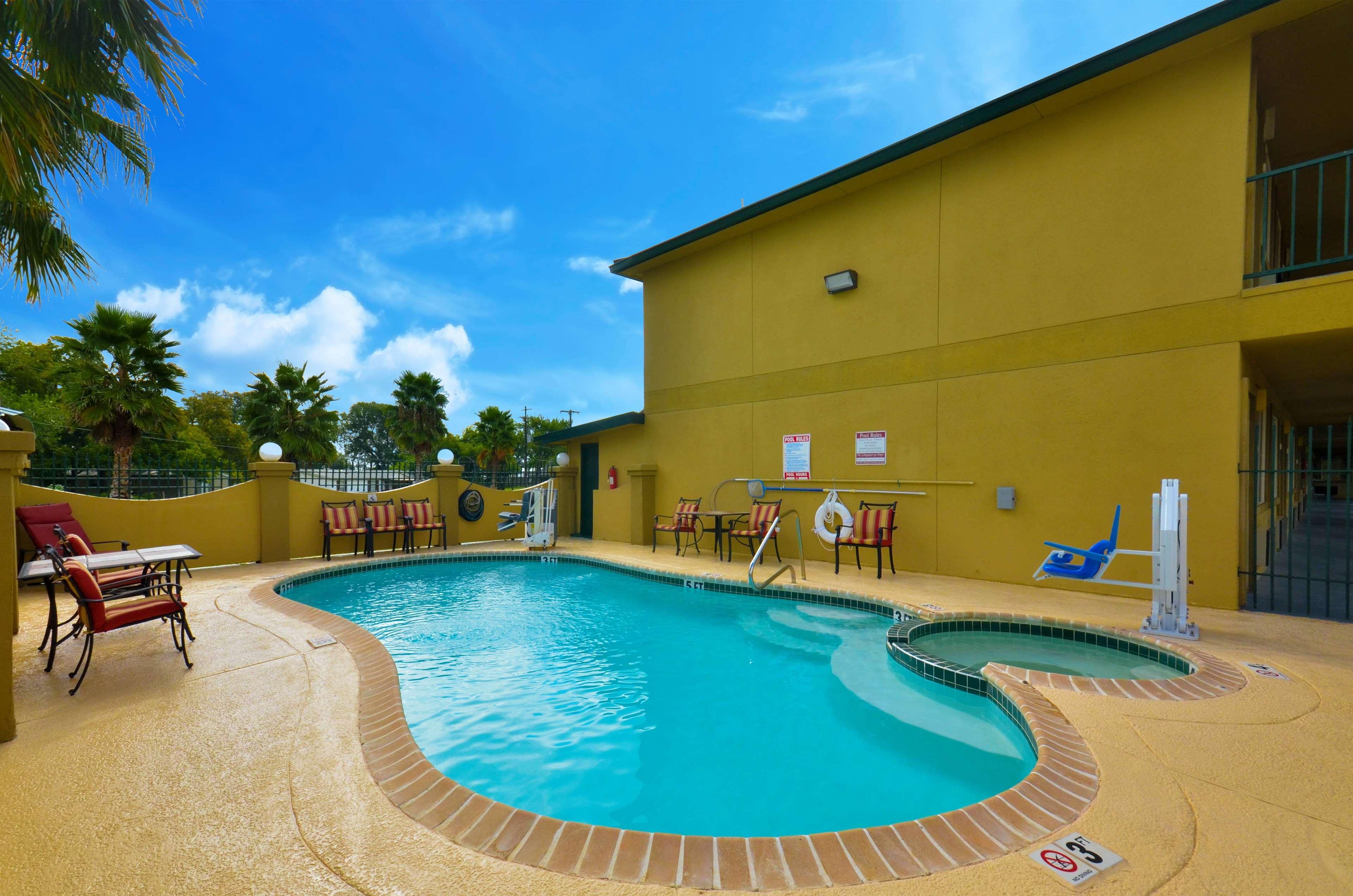 Best Western Executive Inn Hallettsville Eksteriør bilde